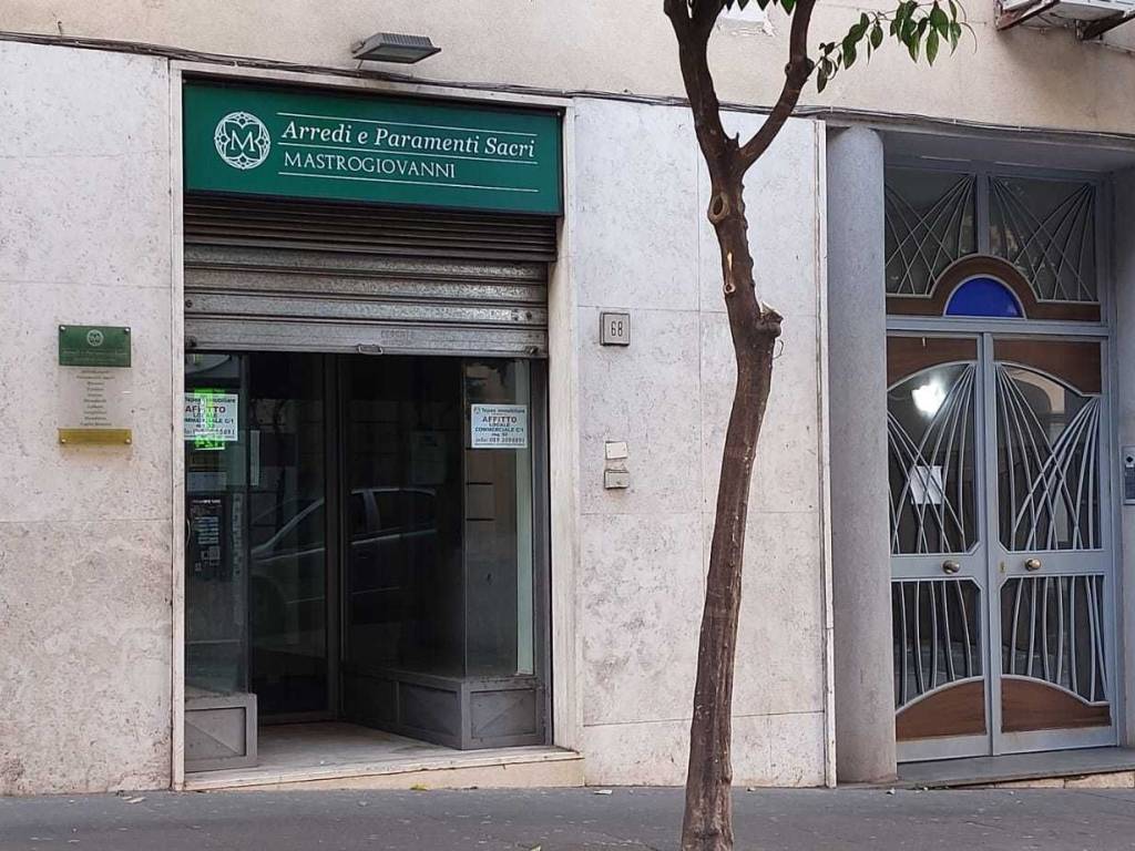 locale commerciale in affitto a Salerno in zona Centro Città