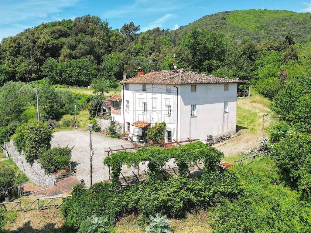 casa indipendente in vendita a Lucca