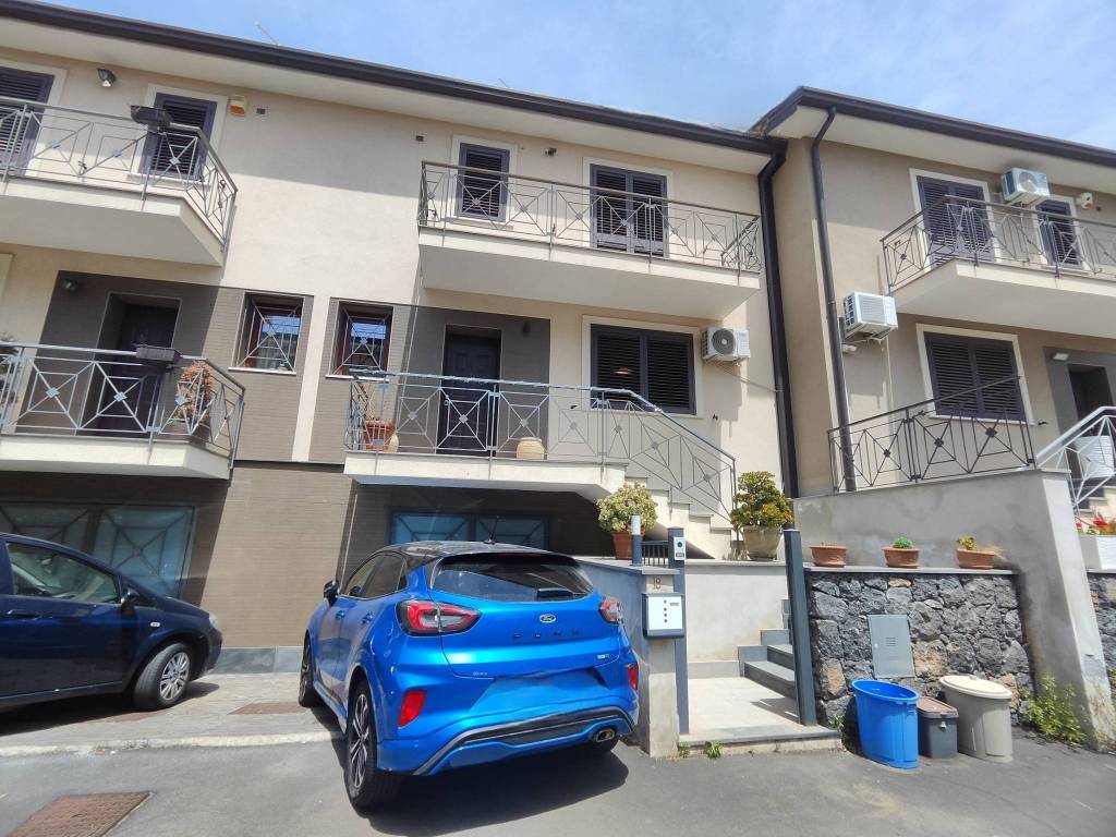 casa indipendente in vendita a Pedara