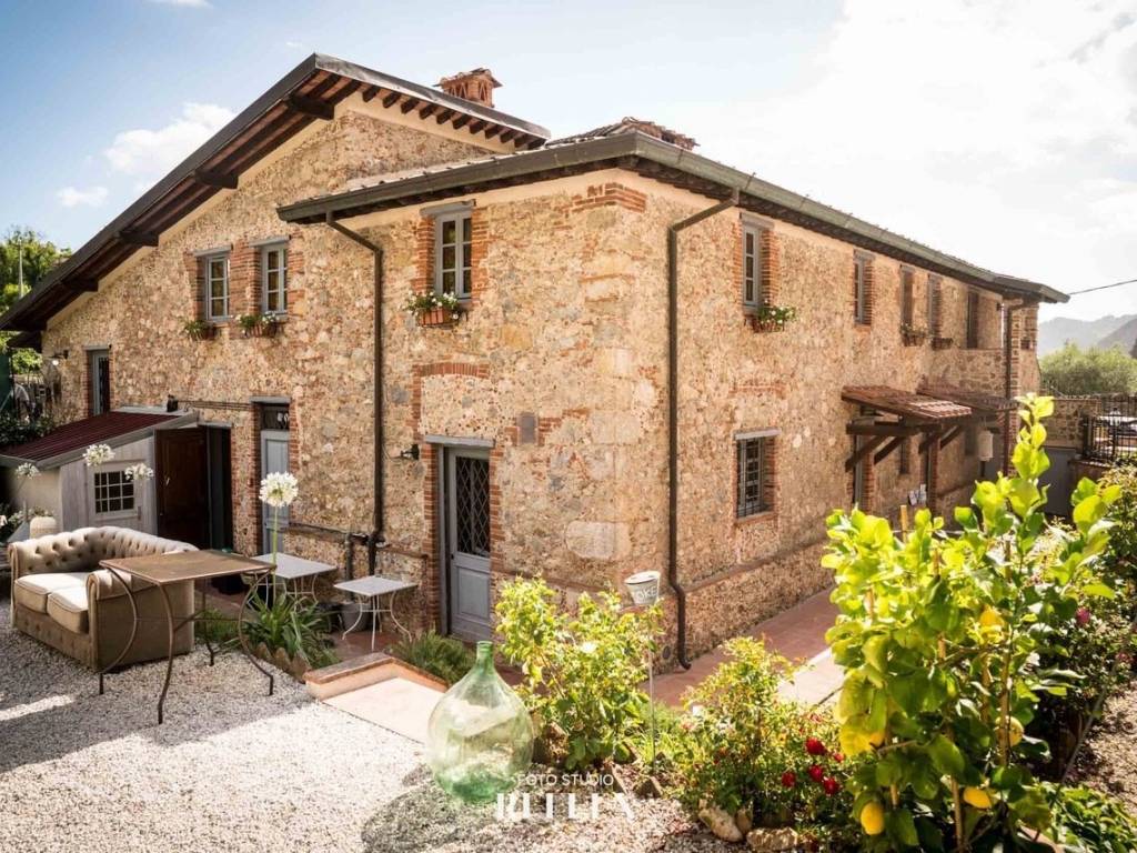intera palazzina in vendita a Camaiore