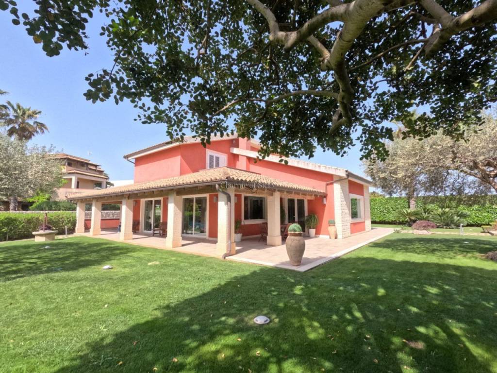 casa indipendente in vendita a Ragusa