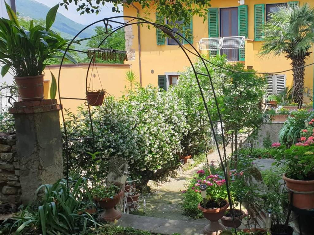 casa indipendente in vendita a Calenzano in zona La Chiusa