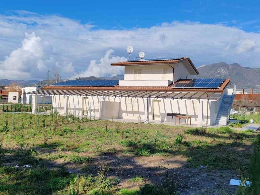 casa indipendente in vendita a Massa in zona Centro Storico