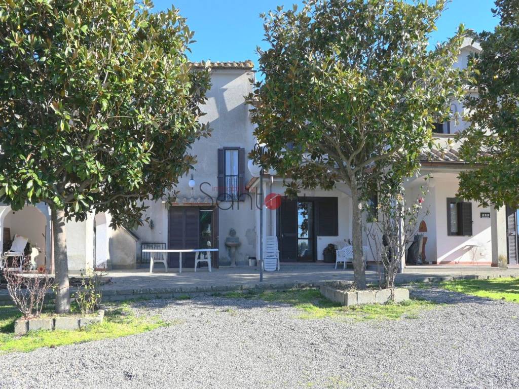 casa indipendente in vendita a Viterbo in zona Centro Città