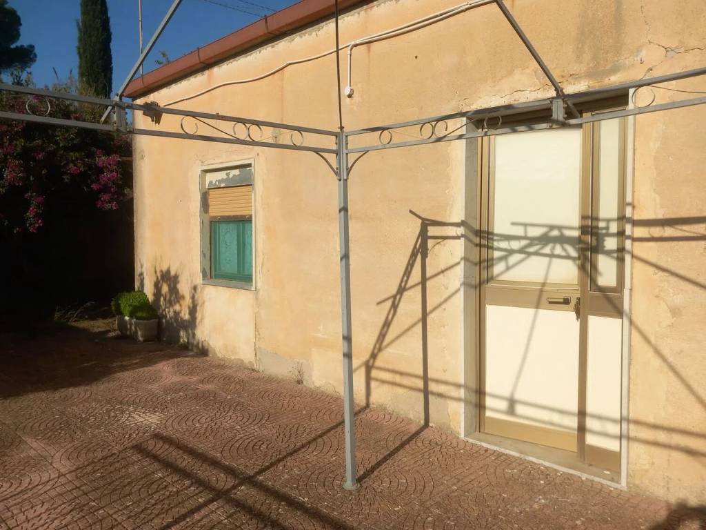 casa indipendente in vendita a Caltanissetta in zona Favarella