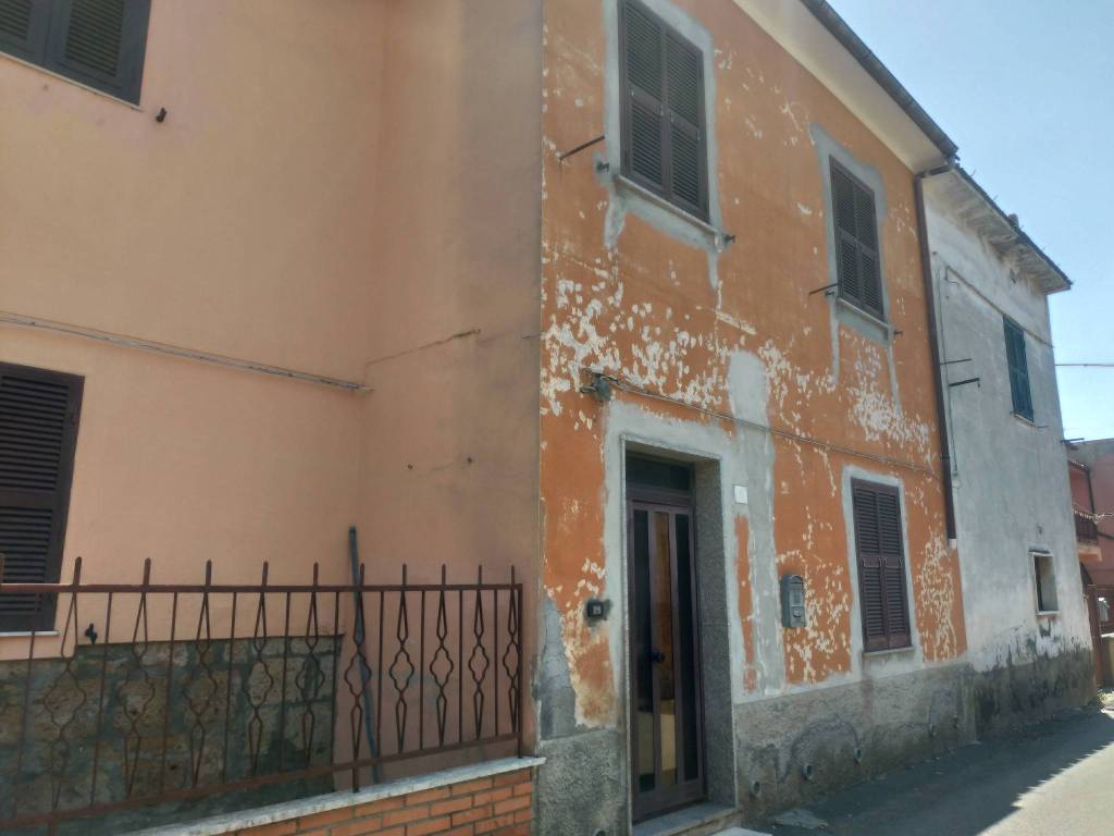 casa indipendente in vendita a Tuscania