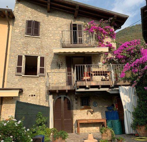 casa indipendente in vendita a Gardone Riviera in zona Fasano