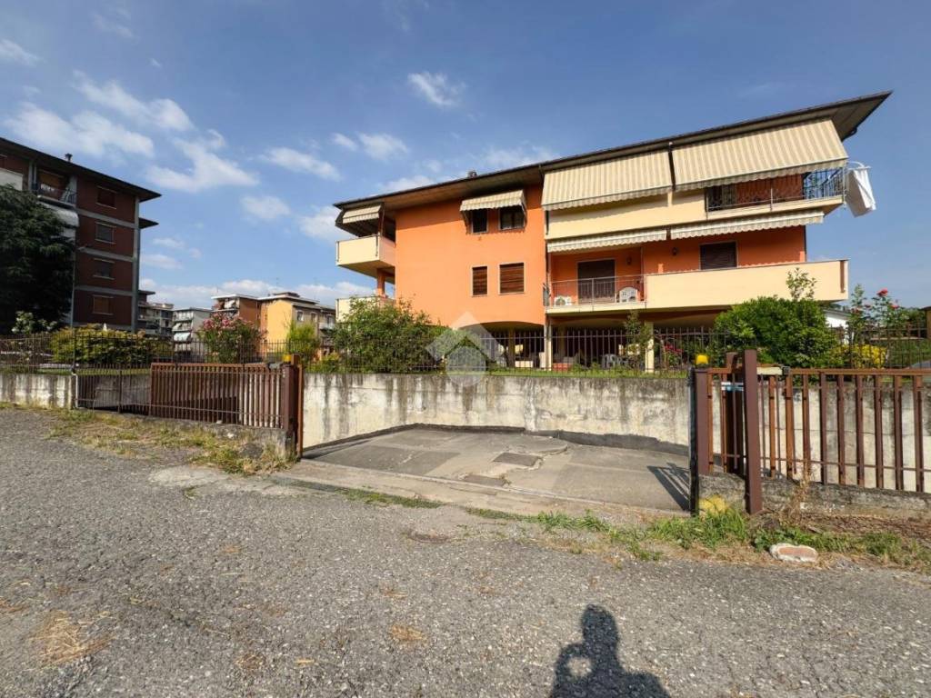 ufficio in vendita a Stradella in zona Montebruciato