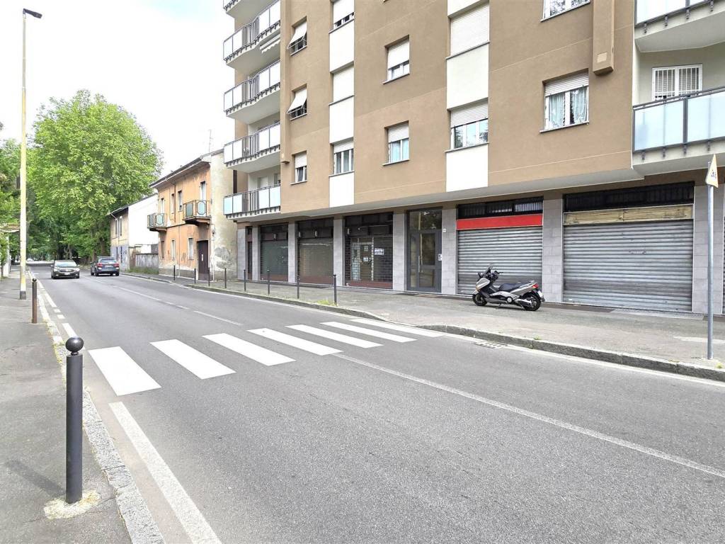 negozio in vendita a Cinisello Balsamo in zona Robecco
