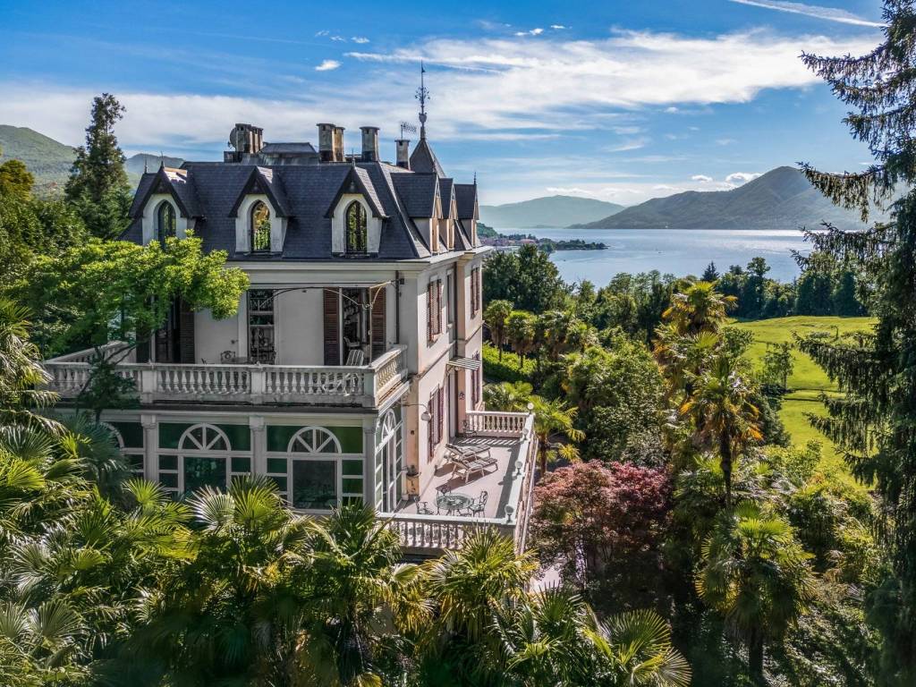 casa indipendente in vendita a Luino in zona Tecco