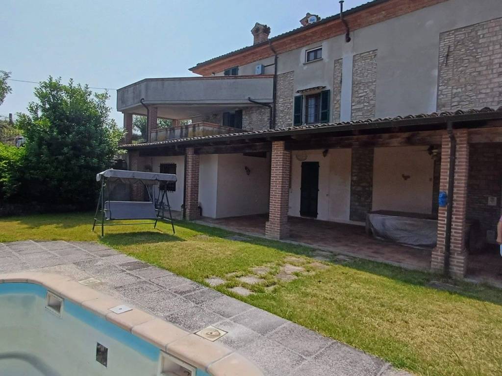 casa indipendente in vendita a Gazzola in zona Rezzanello