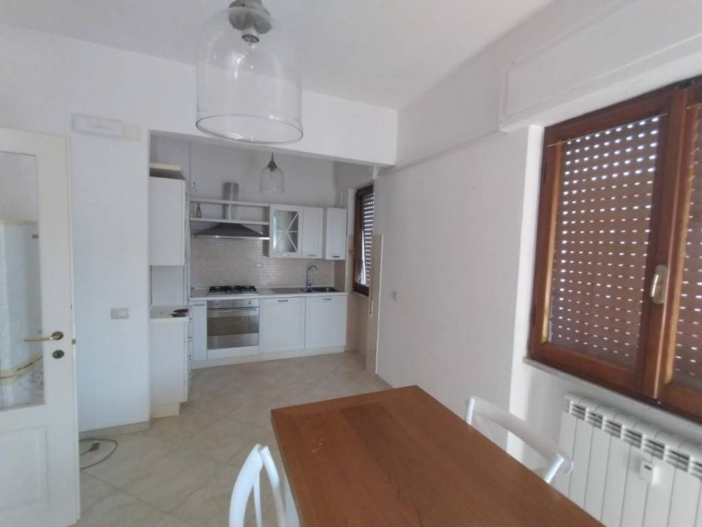 appartamento in vendita a Carrara in zona Avenza