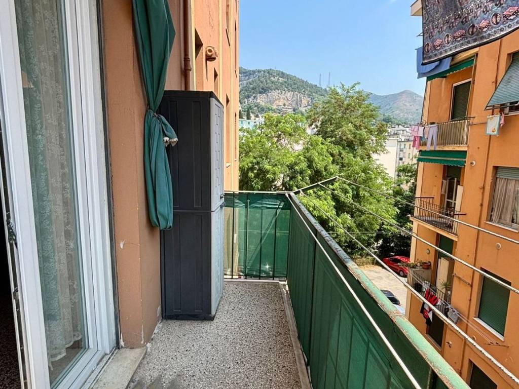 appartamento in vendita a Genova in zona Sestri Ponente