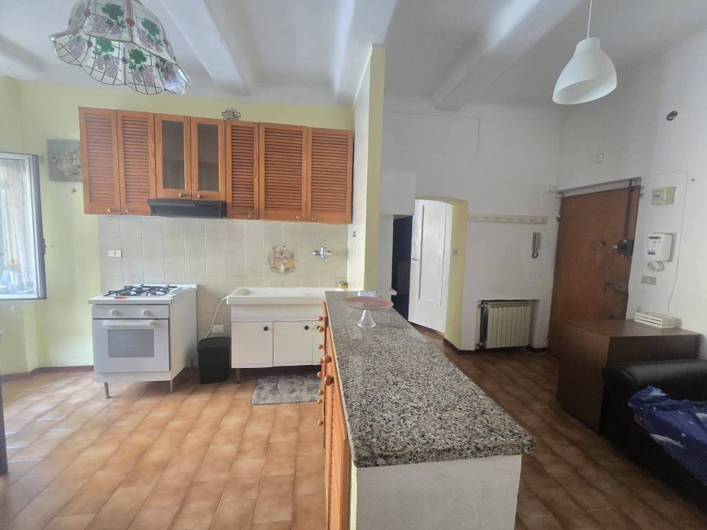 appartamento in vendita a Genova in zona Sestri Ponente