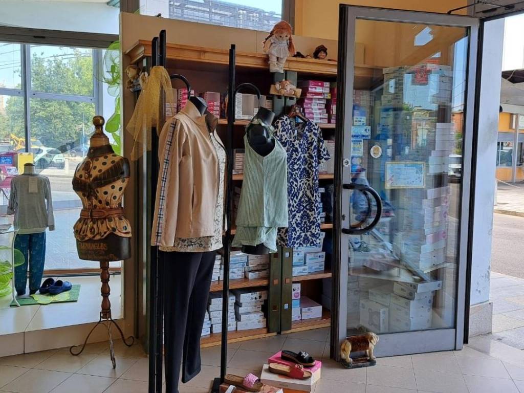 negozio in vendita a Modena