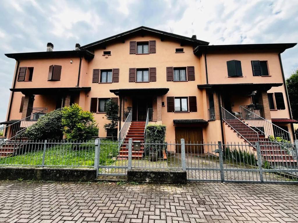 casa indipendente in vendita a Reggio nell'Emilia in zona Gavasseto