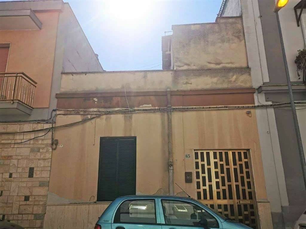 casa indipendente in vendita a Brindisi in zona Centro Città