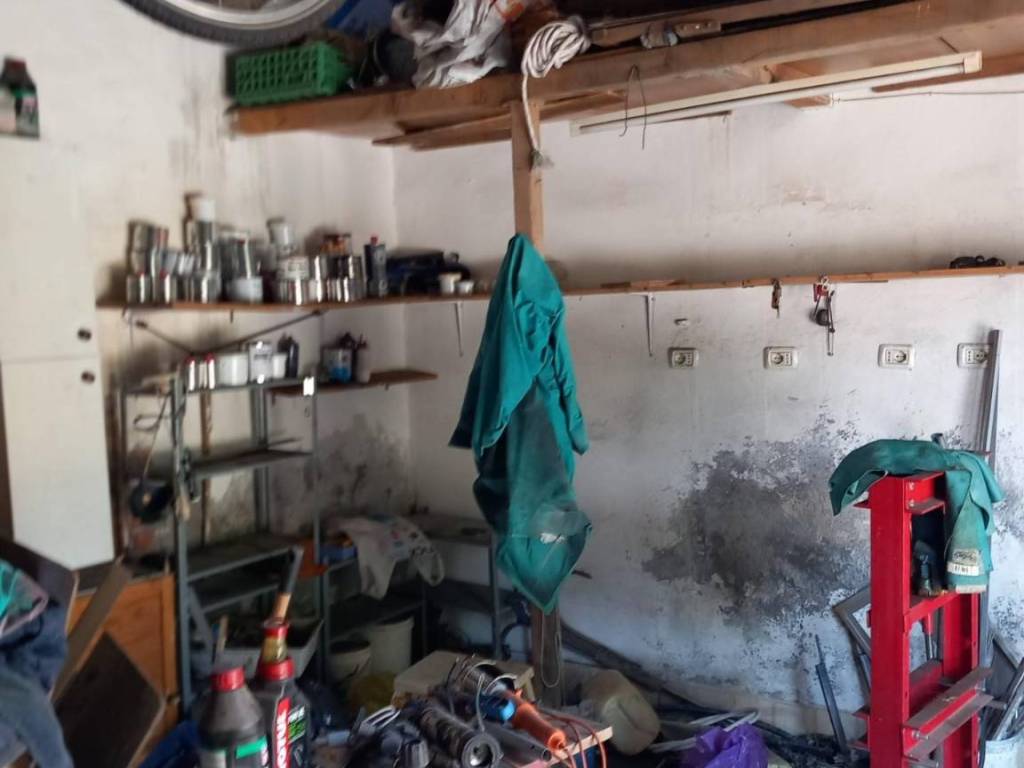 locale di sgombero in vendita a Cascina in zona Navacchio