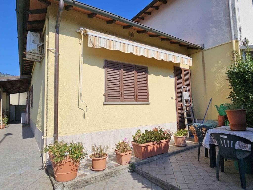 casa indipendente in vendita a Massarosa in zona Piano di Mommio