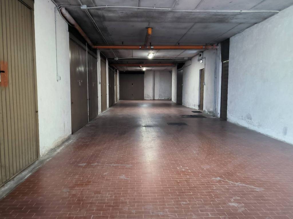 locale commerciale in vendita a Spoleto