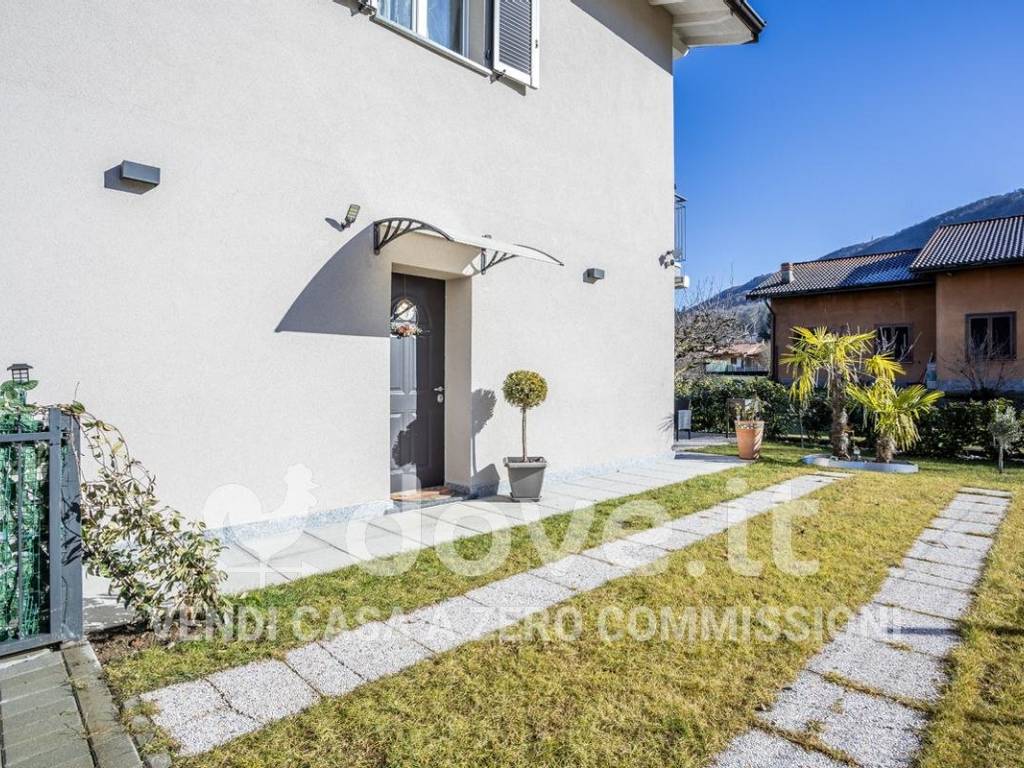 casa indipendente in vendita a Marchirolo