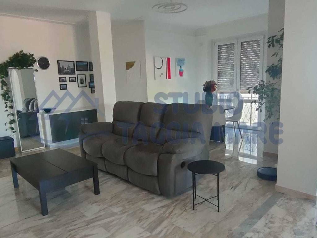 appartamento in vendita a Taggia in zona Arma di Taggia