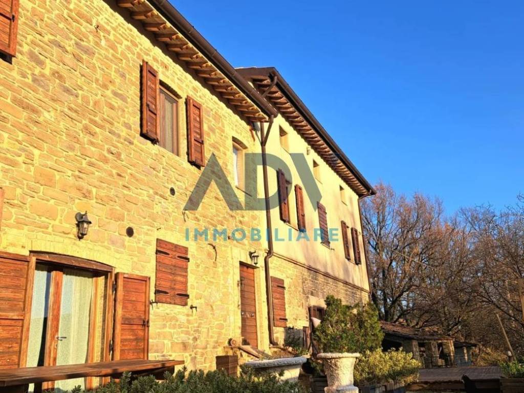 negozio in vendita ad Assisi in zona Porziano