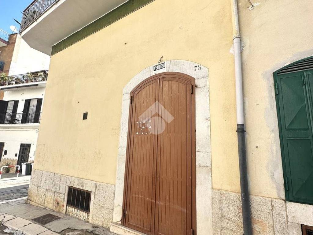 locale commerciale in vendita a Canosa di Puglia