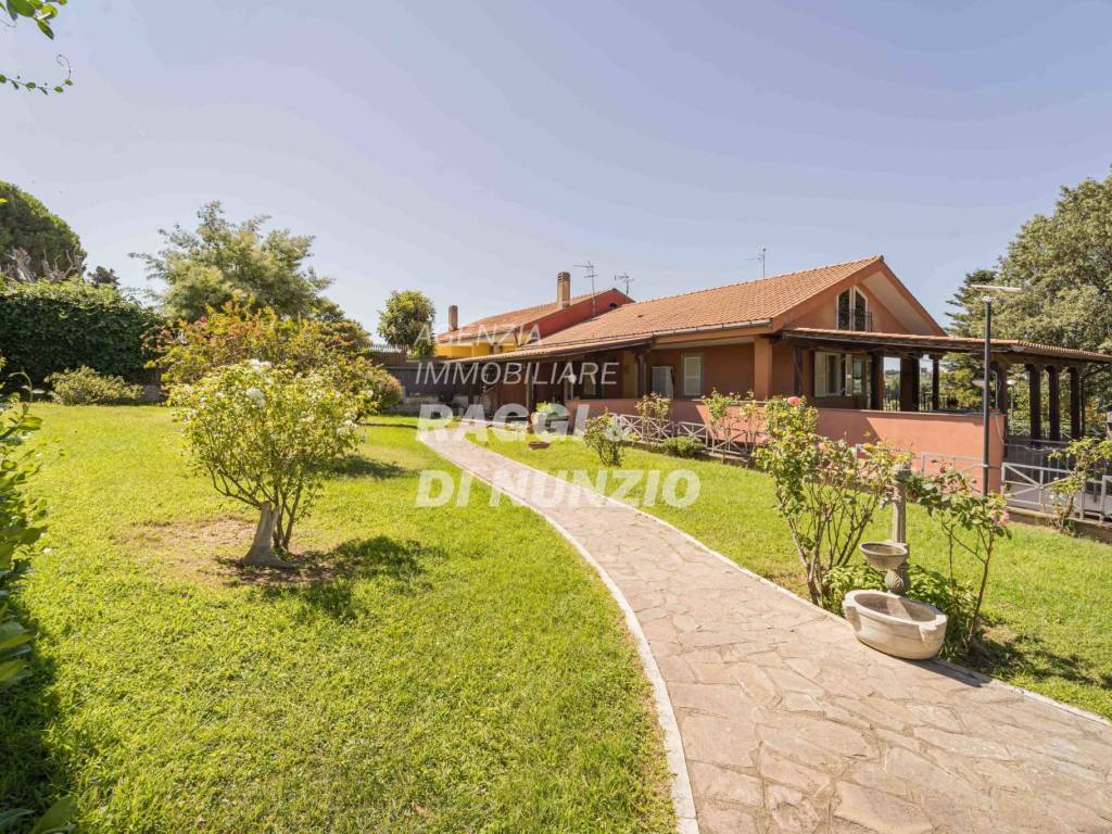 casa indipendente in vendita a Grottaferrata