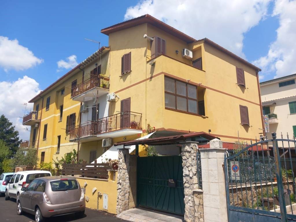 casa indipendente in vendita a Tivoli in zona Terme