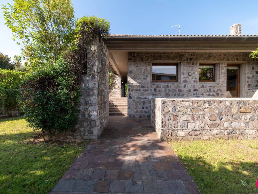 casa indipendente in vendita ad Udine in zona Cormor