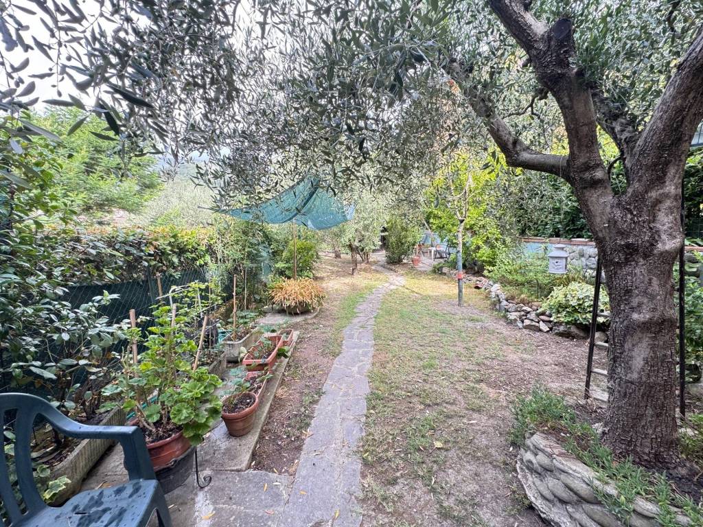 casa indipendente in vendita a Vaiano
