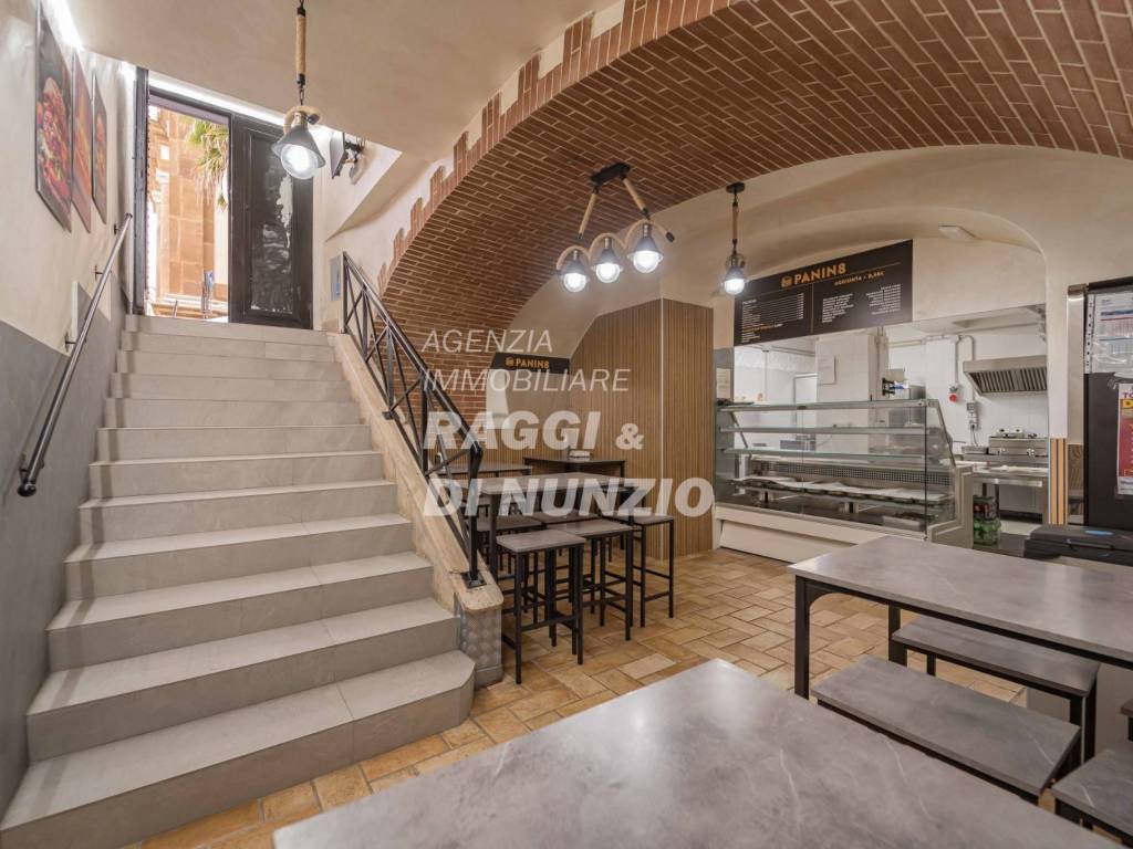 locale commerciale in vendita a Frascati