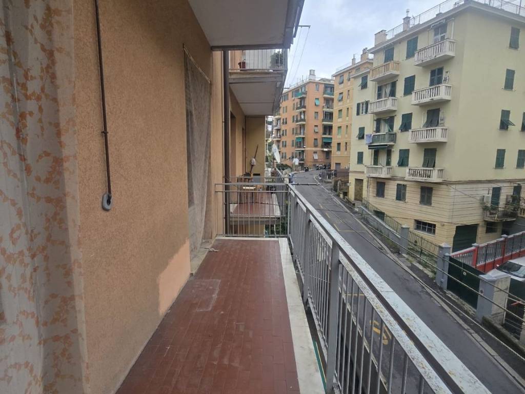 appartamento in vendita a Genova in zona Sestri Ponente