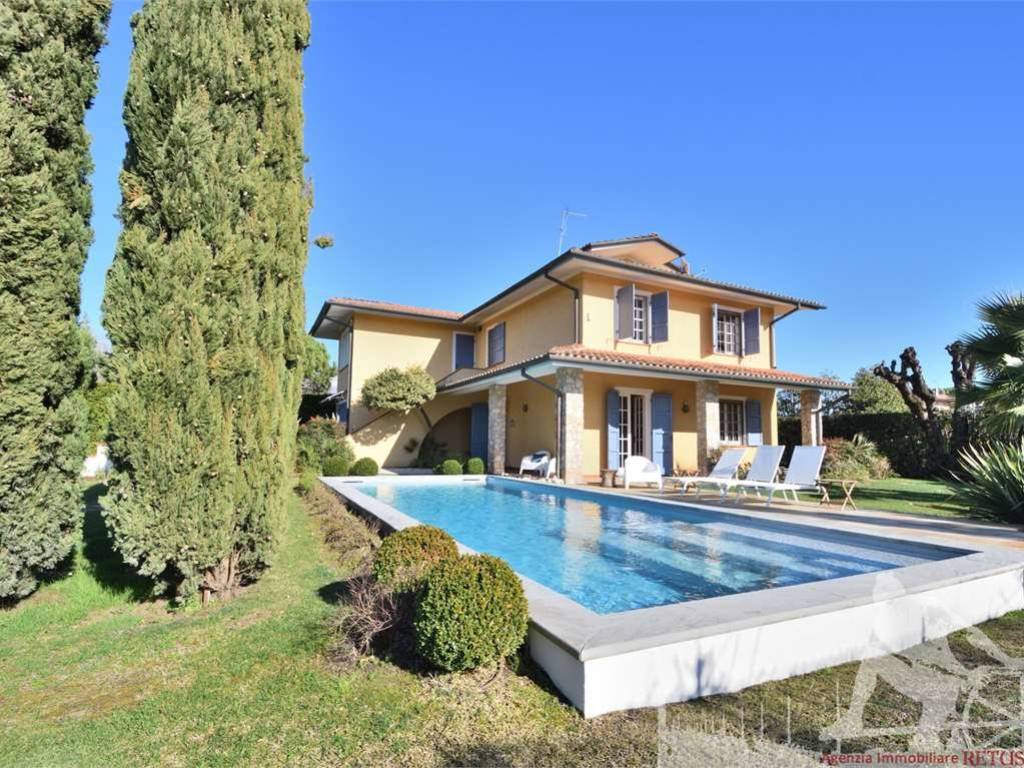 casa indipendente in affitto a Forte dei Marmi in zona Vittoria Apuana