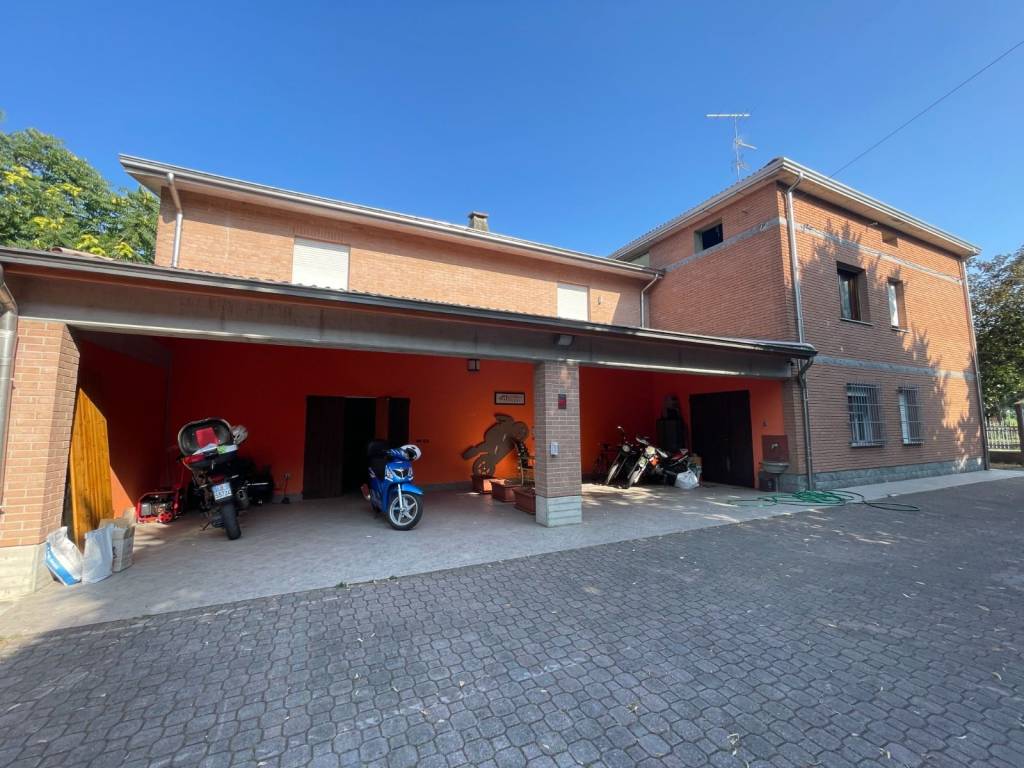 casa indipendente in vendita a Correggio in zona Fosdondo