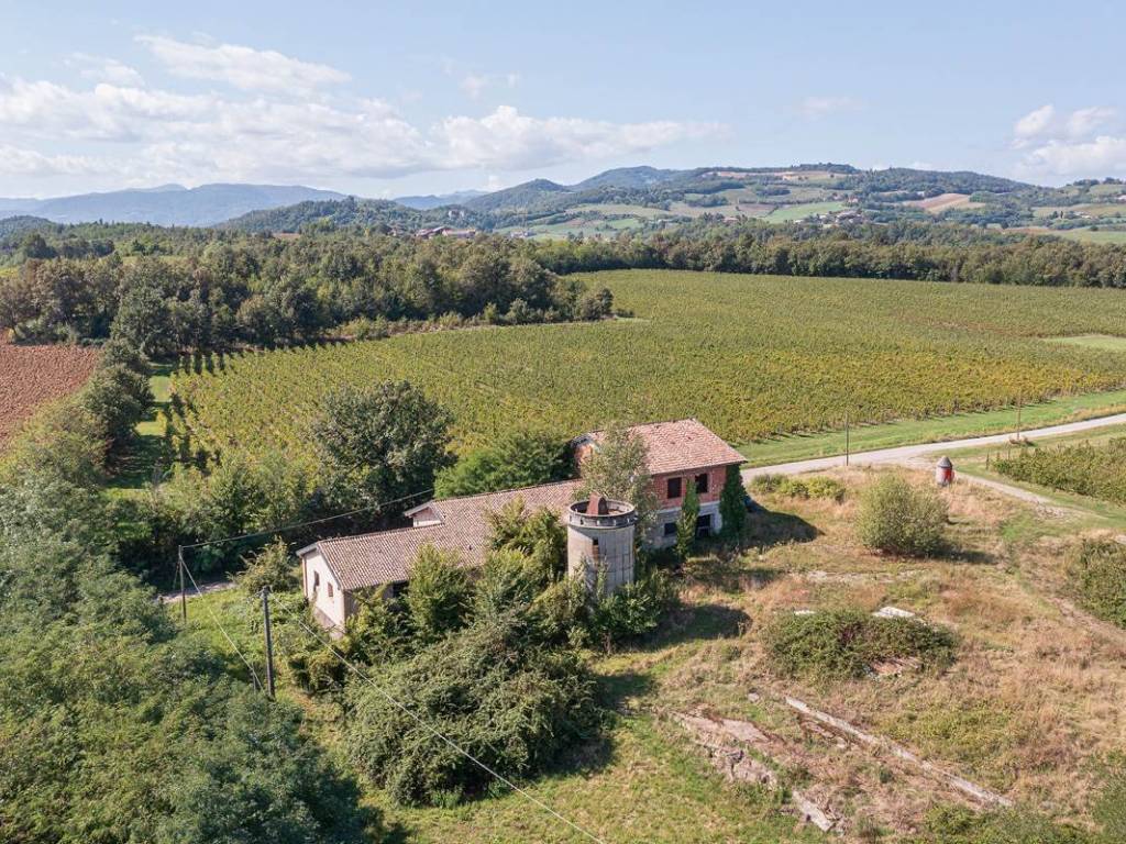 casa indipendente in vendita a Vigolzone in zona Albarola