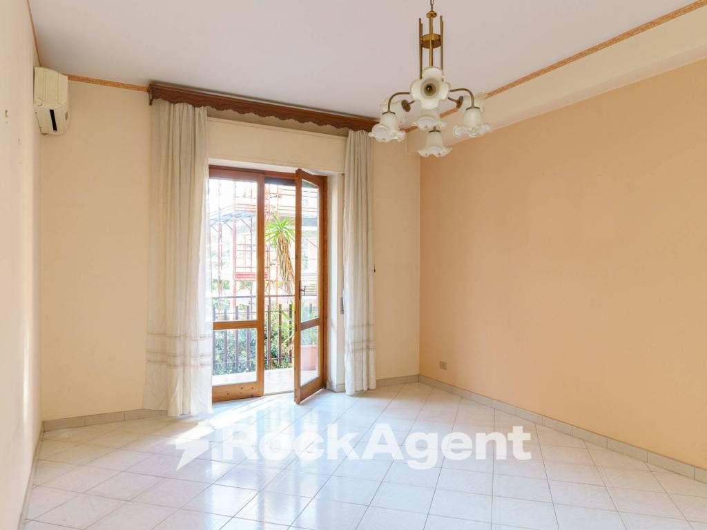 appartamento in vendita ad Aci Catena