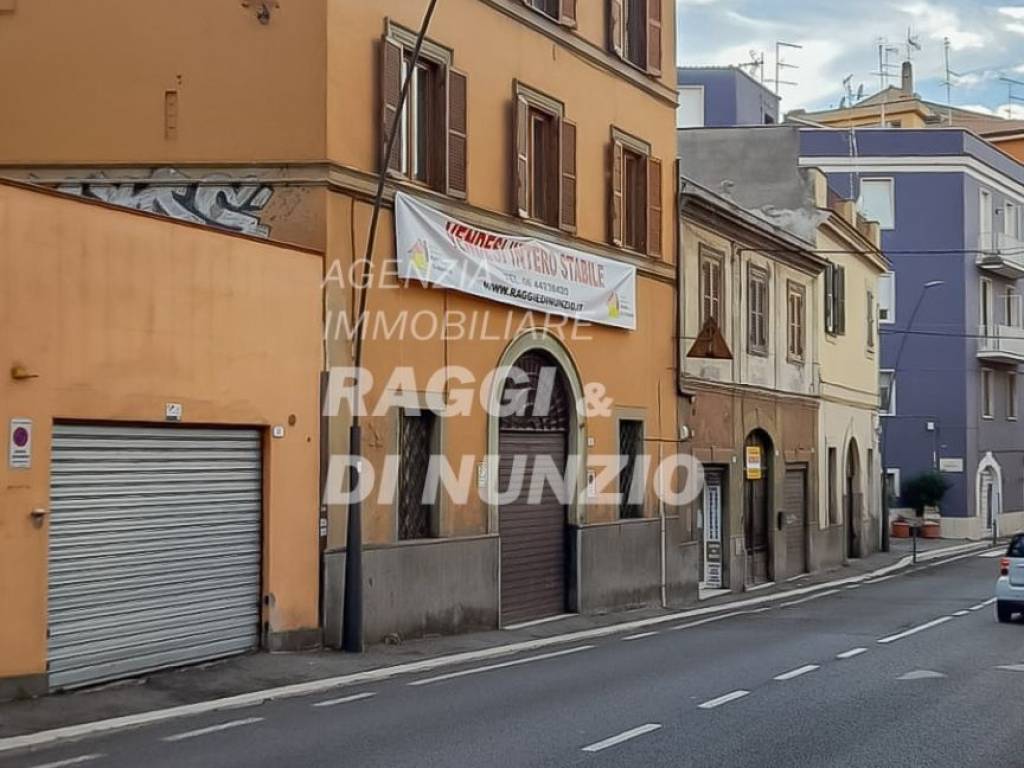 locale commerciale in vendita a Frascati