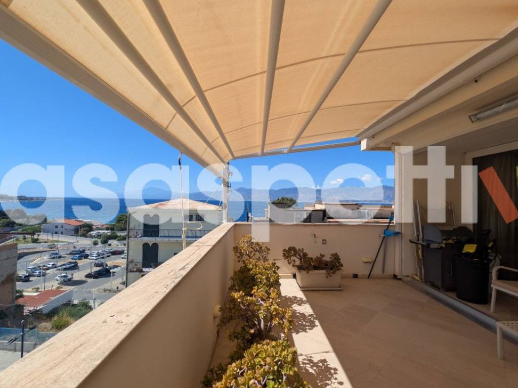 appartamento in vendita a Reggio di Calabria in zona Pineta Zerbi