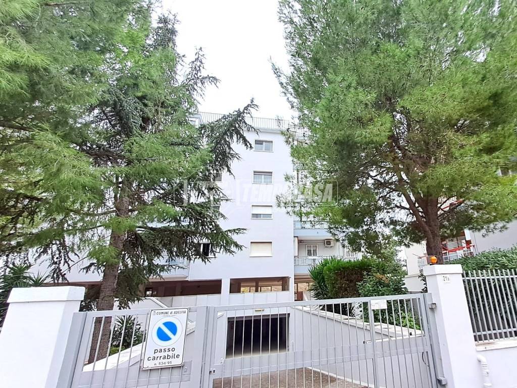 appartamento in vendita ad Adelfia in zona Canneto