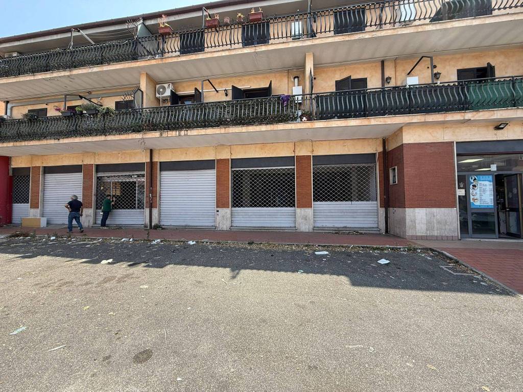 locale commerciale in vendita a Roma in zona Collatino