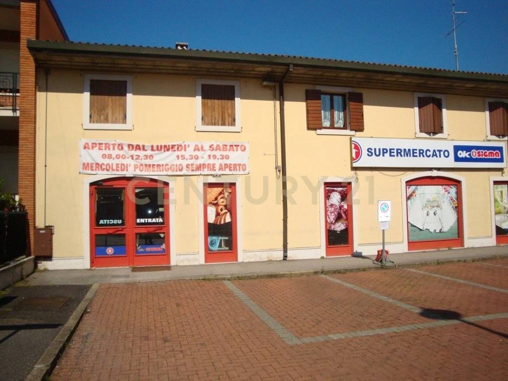 locale commerciale in vendita a San Giovanni Lupatoto in zona Raldon