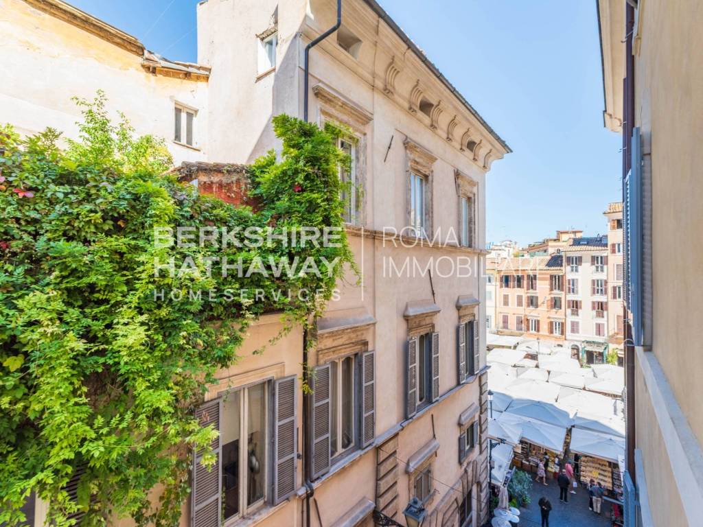 appartamento in vendita a Roma in zona Rione Regola