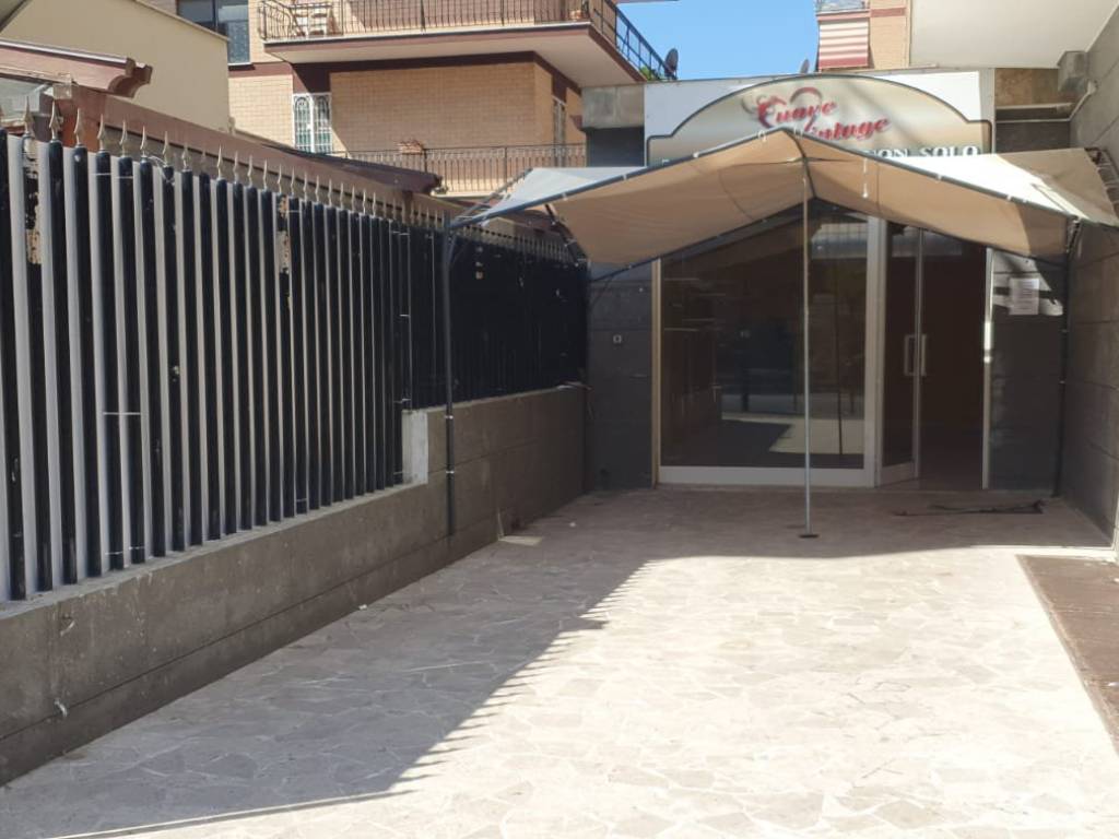 negozio in affitto a Pomezia
