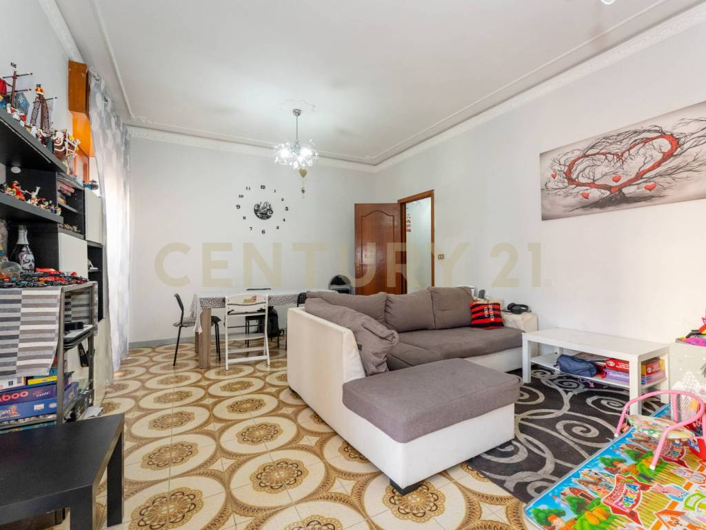 appartamento in vendita ad Aci Catena