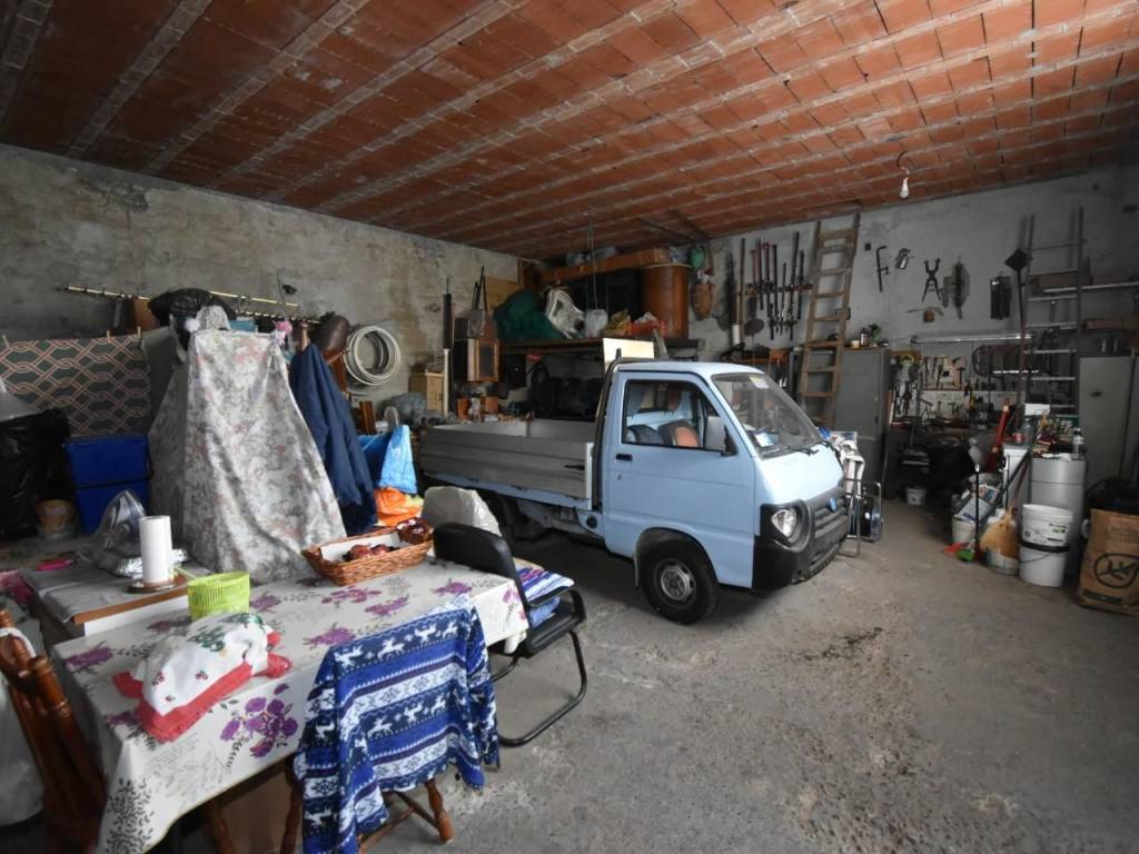 locale di sgombero in vendita a San Giuliano Terme in zona Gello