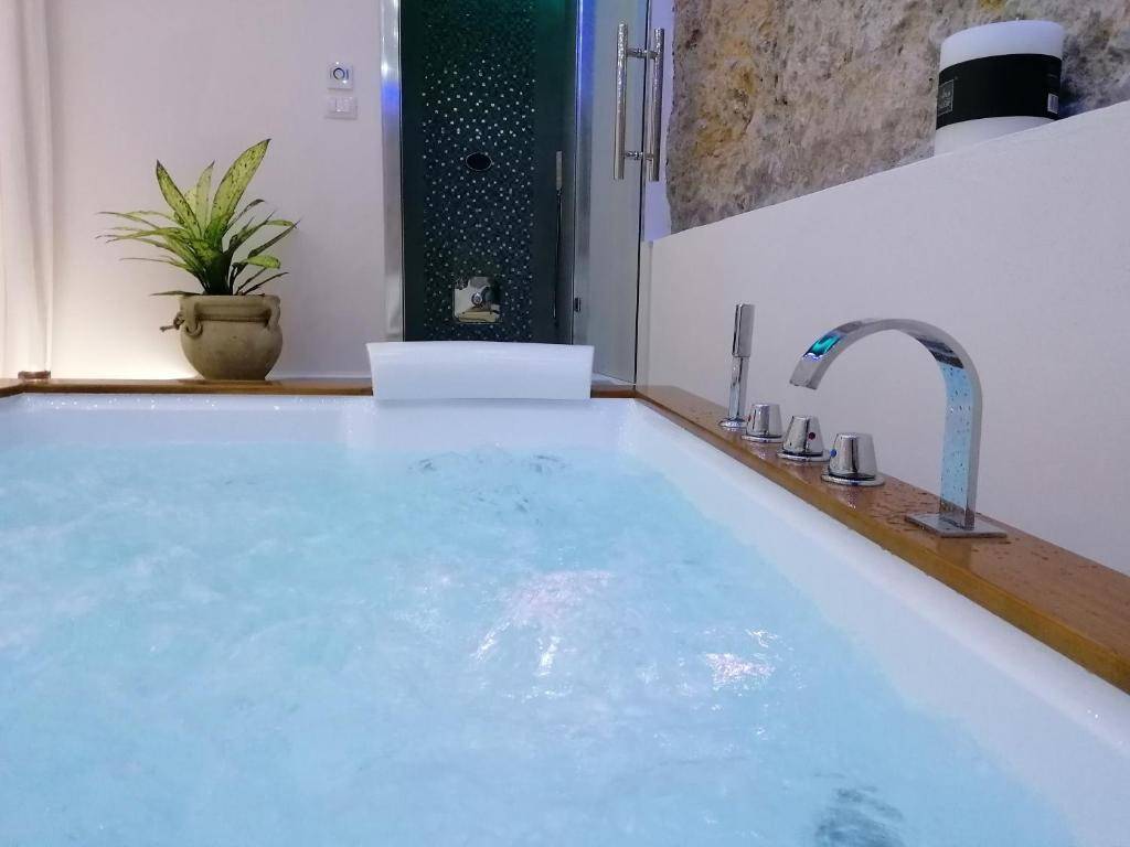 Trilocale via Ruggero Mastrangelo 17, Kalsa, Palermo - Photo 17