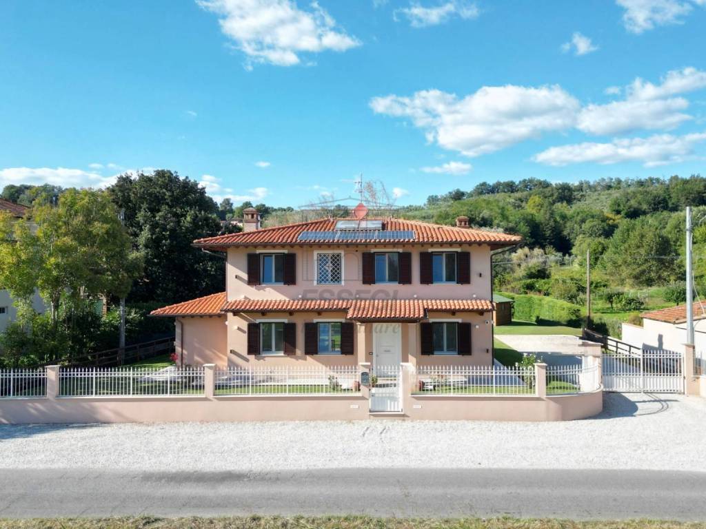 casa indipendente in vendita a Capannori