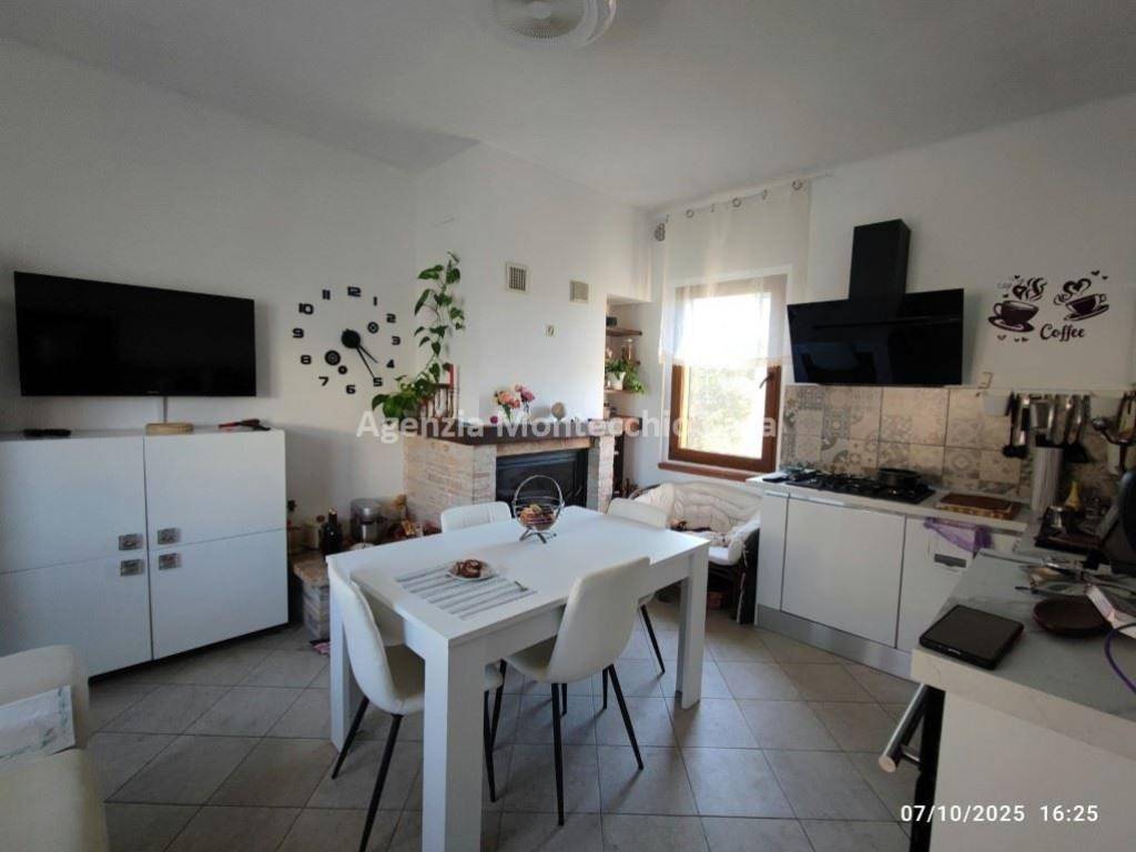 casa indipendente in vendita a Tavullia in zona Belvedere Fogliense